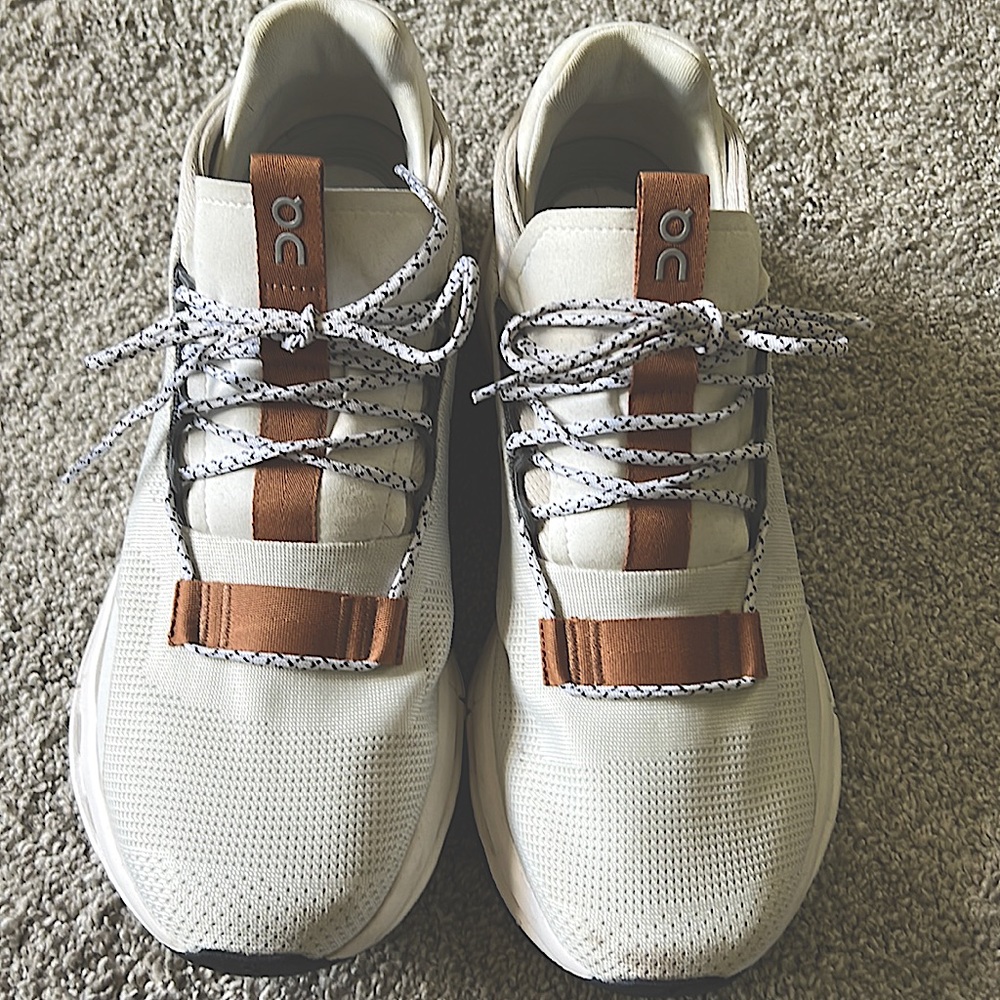 Women’s Cloud Nova Running Shoes (White and Pearl)